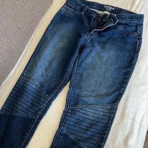 Jeans blue with little dots in knees, size 14s girl